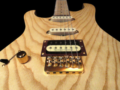 Glammy – pickup Seymour Duncan Custom (p), Twangbanger (c), Mama Classic (n)